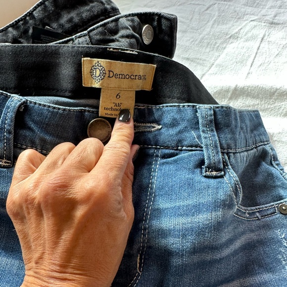 Democracy jeans with freyed bottom - Picture 2 of 3